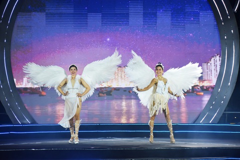 Khai mạc Liên hoan du lịch biển Nha Trang 2024- Ảnh 8. Những vũ công với nụ cười tươi tắn - Ảnh: TRẦN HOÀI