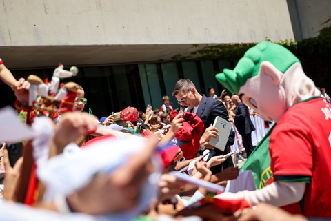 5.000 người hâm mộ đón Ronaldo và tuyển Bồ Đào Nha- Ảnh 1. Ảnh: Portugal