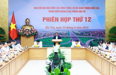 Thủ tướng: Thi đua hoàn thành 3.000km đường cao tốc trước ngày 31-12-2025- Ảnh 1. Thủ tướng chủ trì phiên họp thứ 12 của Ban Chỉ đạo nhà nước các công trình, dự án quan trọng quốc gia, trọng điểm ngành giao thông vận tải - Ảnh: VGP