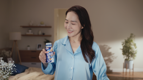 Chú trọng sức khỏe để sống vui sau tuổi 40- Ảnh 4. Ensure Gold là sản phẩm dinh dưỡng cung cấp đầy đủ dưỡng chất thiết yếu cho cơ thể, giúp phụ nữ tăng cường sức khỏe và tận hưởng cuộc sống trọn vẹn.
