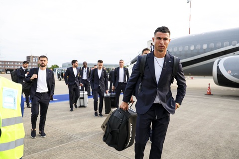 5.000 người hâm mộ đón Ronaldo và tuyển Bồ Đào Nha- Ảnh 6. Ảnh: Portugal