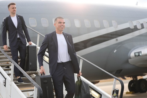 5.000 người hâm mộ đón Ronaldo và tuyển Bồ Đào Nha- Ảnh 8. Ảnh: Portugal