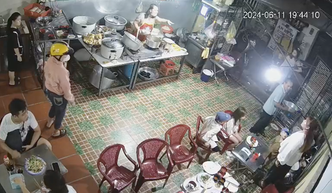 Camera: Chủ quán cơm gà Hội An chỉ tay, khách ném đĩa xuống nền- Ảnh 1. Chủ quán cơm gà An Hiền hùng hổ chỉ tay, mắng chửi khách