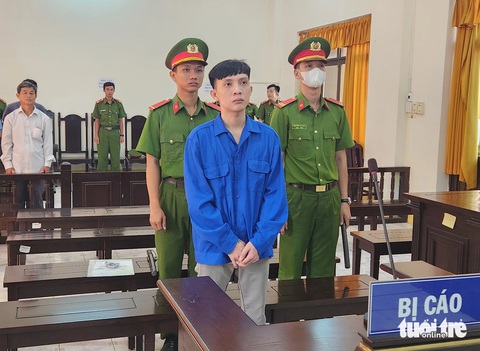 Mâu thuẫn trong lúc ăn nhậu, đâm anh ruột tử vong- Ảnh 1. Tăng Hoàng Tỷ bị tuyên phạt 7 năm tù - Ảnh: BỬU ĐẤU