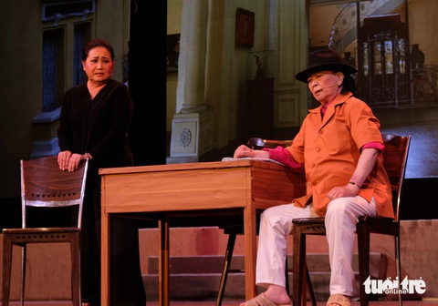 Nghệ sĩ Thanh Hằng (trái) trong live show Tằm tơ nhả ngọc của nghệ sĩ Minh Cảnh - Ảnh: LINH ĐOAN Nghệ sĩ Thanh Hằng (trái) trong live show Tằm tơ nhả ngọc của nghệ sĩ Minh Cảnh - Ảnh: LINH ĐOAN