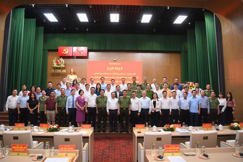 Bộ trưởng Lương Tam Quang chủ trì gặp mặt lãnh đạo các cơ quan báo chí- Ảnh 3. Bộ trưởng Lương Tam Quang với các đại biểu dự cuộc gặp mặt - Ảnh: Bộ Công an
