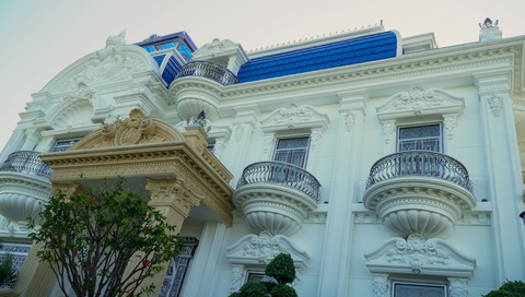 Vì sao TP Cà Mau thu hồi và sửa đổi quyết định liên quan đến biệt thự đẹp nhất tỉnh?- Ảnh 1. Bên trong căn biệt thự được cho là đẹp nhất Cà Mau - Ảnh: THANH HUYỀN