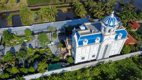 Vì sao TP Cà Mau thu hồi và sửa đổi quyết định liên quan đến biệt thự đẹp nhất tỉnh?- Ảnh 2. Toàn cảnh căn biệt thự được xem là đẹp nhất Cà Mau được xây dựng trái phép và đưa vào sử dụng - Ảnh: THANH HUYỀN