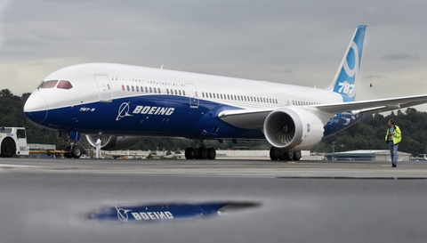 Boeing phát hiện sự cố ốc vít trên thân giữa máy bay 787 Dreamliner- Ảnh 1. Một chiếc 787-9 Dreamliner của Boeing - Ảnh: NBC News