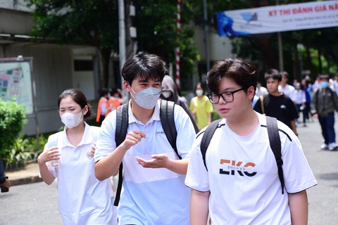 Đại học Quốc gia TP.HCM kéo dài phúc khảo do lỗi công bố điểm thi đánh giá năng lực- Ảnh 1. Thí sinh tham dự kỳ thi đánh giá năng lực Đại học Quốc gia TP.HCM đợt 2 năm 2024 - Ảnh: DUYÊN PHAN
