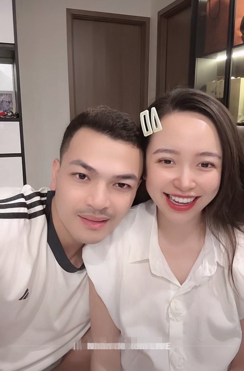 Vũ Tuấn Việt 'kể khổ' khi hôn Thúy Diễm trên phim- Ảnh 3. Vũ Tuấn Việt kể khổ khi bị khán giả tố với bà xã Kim Oanh rằng đã hôn người khác trên phim