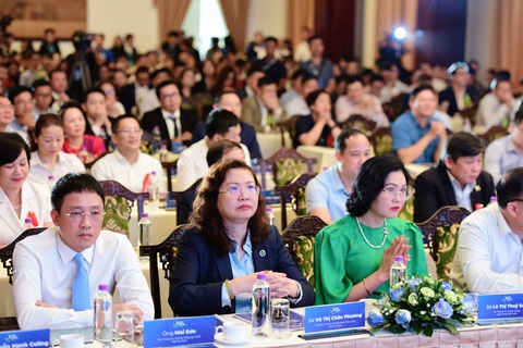 Chuyển sang thanh toán không tiền mặt, Kho bạc Nhà nước phải thanh lý xe chở tiền- Ảnh 2. Khách mời tham dự hội thảo - Ảnh: DUYÊN PHAN