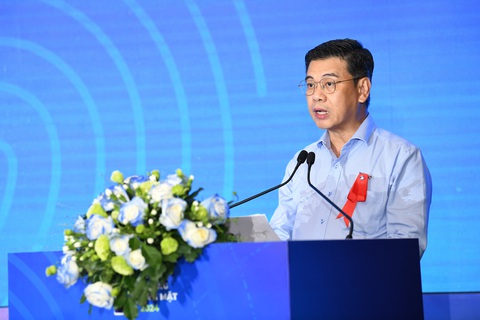 Giao dịch không tiền mặt đã rất phổ biến, cần tập trung bảo đảm an toàn cho người sử dụng- Ảnh 10. Ông Nguyễn Văn Dũng - phó chủ tịch UBND TP.HCM phát biểu tại hội thảo - Ảnh: QUANG ĐỊNH