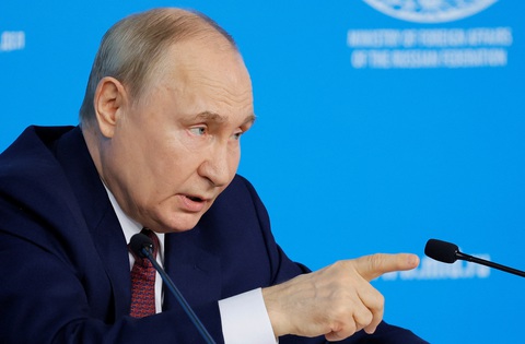 Ông Putin tuyên bố hành vi tịch thu tài sản của phương Tây sẽ bị trừng phạt - Ảnh: REUTERS Ông Putin tuyên bố hành vi tịch thu tài sản của phương Tây sẽ bị trừng phạt - Ảnh: REUTERS