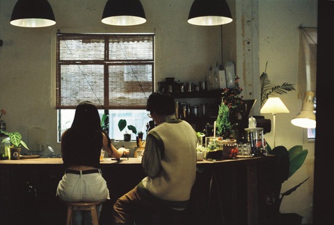Ăn uống tinh tế ở Sài Gòn theo gu Chef Peter Cường Franklin- Ảnh 12. Không gian Things Livingroom thật chill - Ảnh: FB Things Livingroom
