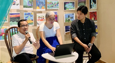 Nguyễn Văn Chung (bìa phải) và anh Nguyễn Đức trong buổi giao lưu - Ảnh: HOÀI PHƯƠNG Nhạc sĩ Nguyễn Văn Chung (bìa phải) và anh Nguyễn Đức trong buổi giao lưu - Ảnh: HOÀI PHƯƠNG