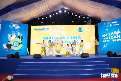 Sôi động các chương trình của Nam A Bank tại Lễ hội Không tiền mặt- Ảnh 1. Nam Á Bank khuấy động Ngày hội Không tiền mặt bằng chương trình giao lưu cùng