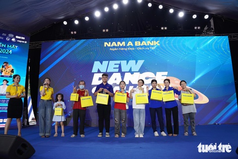 Sôi động các chương trình của Nam A Bank tại Lễ hội Không tiền mặt- Ảnh 4. Chương trình giao lưu cùng cơn mưa quà tặng sôi động - Ảnh: PHƯƠNG QUYÊN