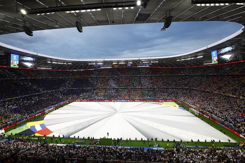 Lễ khai mạc Euro 2024 và tri ân Beckenbauer ngắn gọn, cảm xúc- Ảnh 4. Sân khấu dành cho lễ khai mạc Euro 2024 đã được dựng lên - Ảnh: REUTERS