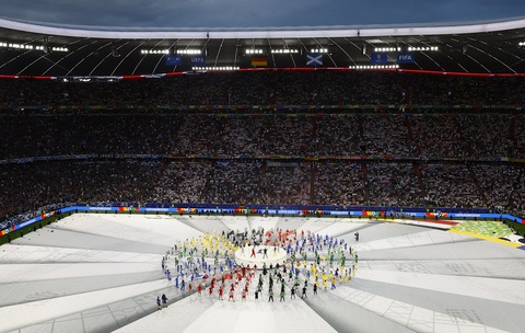 Lễ khai mạc Euro 2024 và tri ân Beckenbauer ngắn gọn, cảm xúc- Ảnh 7. Hình ảnh nhiều sắc màu trong lễ khai mạc Euro 2024 - Ảnh: REUTERS