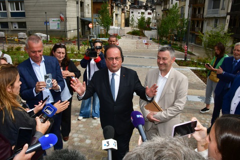 Ngày 15-6, cựu tổng thống Pháp Francois Hollande tuyên bố tranh cử trong cuộc bầu cử lập pháp sắp tới - Ảnh: AFP Ngày 15-6, cựu tổng thống Francois Hollande tuyên bố tranh cử trong cuộc bầu cử nghị viện sắp tới - Ảnh: AFP