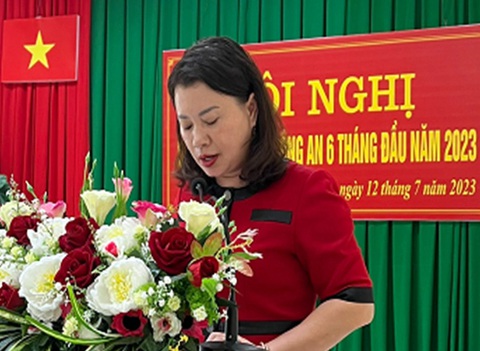 Sau vụ bị lừa 171 tỉ: Cách chức phó bí thư Huyện ủy Nhơn Trạch đối với bà Giang Hương- Ảnh 1. Bà Nguyễn Thị Giang Hương, phó bí thư, chủ tịch UBND huyện Nhơn Trạch - Ảnh: A.L.