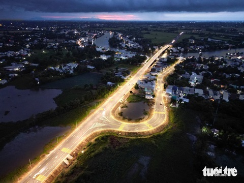 Khánh thành tuyến đường tránh TP Long Xuyên của An Giang- Ảnh 1. Tuyến tránh TP Long Xuyên - con đường động lực của tỉnh An Giang, chính thức được khánh thành - Ảnh: CTV