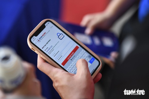 Đến Lễ hội Không tiền mặt được hướng dẫn xài app theo dõi chỉ số điện- Ảnh 3. Giao diện app chăm sóc khách hàng của Tổng công ty Điện lực TP.HCM - Ảnh: QUANG ĐỊNH