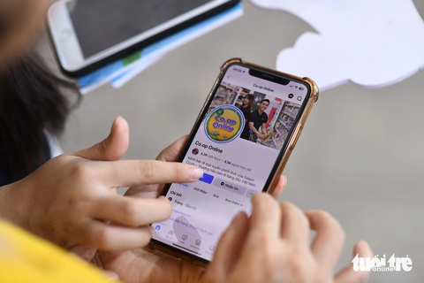 Siêu thị online Co.opmart xuống phố cùng hàng ngàn quà tặng- Ảnh 1. Đã có hàng ngàn lượt khách tương tác, ấn nút theo dõi fanpage tại Lễ hội Không tiền mặt 2024 - Ảnh: QUANG ĐỊNH