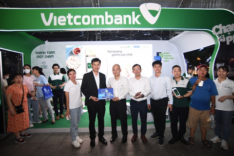 Hơn 100.000 lượt khách đến với Lễ hội Không tiền mặt 2024 - Ảnh 8. Hơn 100.000 lượt khách đến với Lễ hội Không tiền mặt 2024 - Ảnh 8.