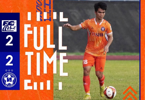 CLB Đà Nẵng sẽ định đoạt suất đá play-off lên V-League- Ảnh 1. Đình Duy tỏa sáng trên sân Tự Do của CLB Huế - Ảnh: SHBĐN