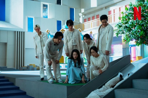 Chúng ta đang sống trong chương trình thực tế khổng lồ?- Ảnh 5. The 8 show