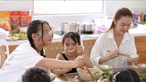 Phạm Quỳnh Anh: Làm mẹ như một vai diễn đa nhân cách- Ảnh 5. Phạm Quỳnh Anh và các con