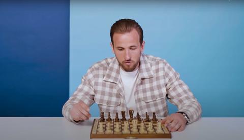 Thủ quân tuyển Anh Harry Kane giải tỏa áp lực bằng cờ vua- Ảnh 1. Chơi cờ vua là đam mê của thủ quân tuyển Anh Harry Kane