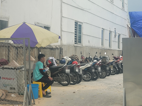 Hai 'phe' chê khen quán ăn tận thu tiền giữ xe, trà đá, khăn giấy của thực khách- Ảnh 1. Hai 'phe' chê khen quán ăn tận thu tiền giữ xe, trà đá, khăn giấy của thực khách- Ảnh 1.