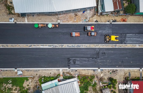 Mở rộng quốc lộ 50 từ TP.HCM đi Gò Công: Đường song hành sắp xong, 2025 hoàn chỉnh dự án- Ảnh 9. Trước tình trạng quốc lộ 50 thường xuyên ùn ứ, người dân đang rất mong dự án xây dựng đường song hành và mở rộng quốc lộ 50 hoàn thiện - Ảnh: CHÂU TUẤN