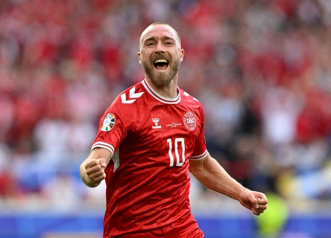 Eriksen trở lại thần kỳ, giành danh hiệu Cầu thủ hay nhất trận- Ảnh 1. Eriksen tỏa sáng với bàn thắng đầu tiên tại Euro 2024 cho tuyển Đan Mạch - Ảnh: REUTERS