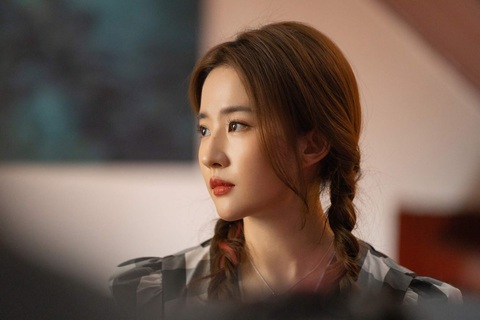 Lưu Diệc Phi: Thần tiên tỷ tỷ gây tranh cãi của showbiz Hoa ngữ- Ảnh 2. Lưu Diệc Phi: Thần tiên tỷ tỷ gây tranh cãi của showbiz Hoa ngữ- Ảnh 2.