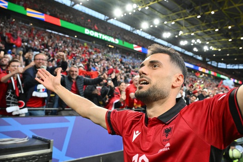 Euro 2024: Kỷ lục từ sự lựa chọn của trái tim- Ảnh 1. Nedim Bajrami đi vào lịch sử Euro 2024 nhờ chọn khoác áo tuyển Albania - Ảnh: AFP