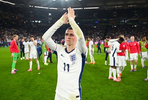 Màn trình diễn 'toàn số 0' của Phil Foden- Ảnh 3. Phil Foden mờ nhạt trong màu áo tuyển Anh trong trận đấu với Serbia - Ảnh: REUTERS