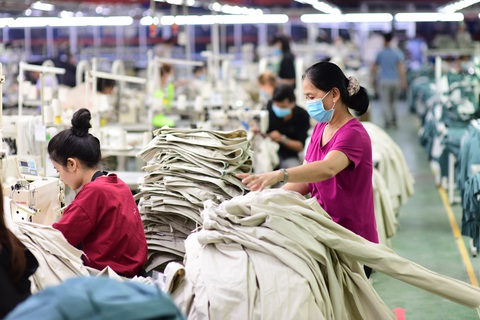 Công nhân dệt may làm việc tại Công ty TNHH Việt Thắng Jean, TP Thủ Đức, TP.HCM - Ảnh: QUANG ĐỊNH Công nhân dệt may làm việc tại Công ty TNHH Việt Thắng Jean, TP Thủ Đức, TP.HCM - Ảnh: QUANG ĐỊNH