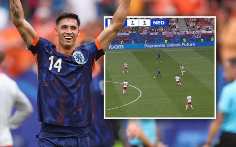Cầu thủ từ chối đội tuyển Indonesia tỏa sáng ở Euro 2024- Ảnh 1. Niềm vui của Tijjani Reijnders với tình huống ấn định chiến thắng 2-1 cho Hà Lan - Ảnh: SEMPREMILAN