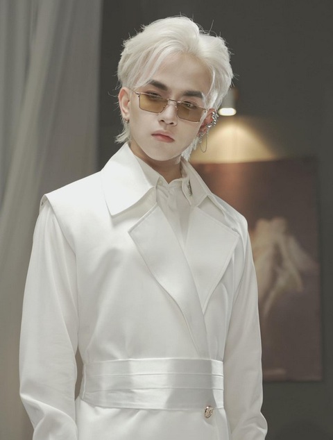 Ngô Đình Nam hóa 'trai hư' trong MV mới- Ảnh 1. Ca sĩ Ngô Đình Nam theo đuổi hình ảnh sắc lạnh trong dự án mới