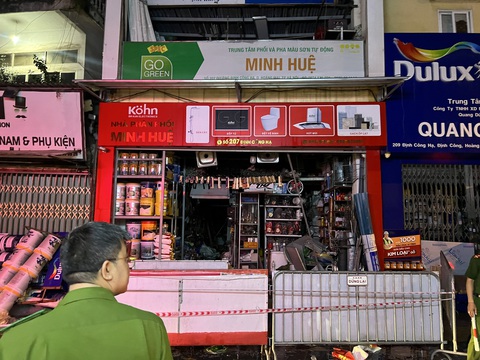 Vi phạm quy định, dù dập tắt đám cháy vẫn có thể bị truy cứu hình sự- Ảnh 1. Hiện trường ngôi nhà xảy ra cháy làm 4 người chết ở phố Định Công Hạ, Hà Nội - Ảnh: DANH TRỌNG