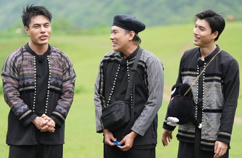 Kiều Minh Tuấn với ngoại hình khác lạ trong tập đầu của 2 ngày 1 đêm mùa 3 Kiều Minh Tuấn với ngoại hình khác lạ trong tập đầu của 2 ngày 1 đêm mùa 3