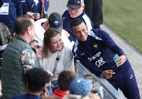 Đỉnh cao hay vực sâu chờ tuyển Pháp?- Ảnh 4. Mbappe và tuyển Pháp được nhiều người hâm mộ kỳ vọng sẽ đoạt chức vô địch Euro 2024 - Ảnh: AFP