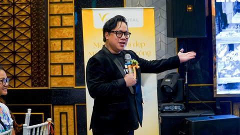 Lan tỏa Nụ cười Việt Nam qua loạt dự án nghệ thuật- Ảnh 1. Tùng Leo chia sẻ về dự án Nụ cười Việt Nam trong cuộc gặp gỡ báo chí chiều 17-6.