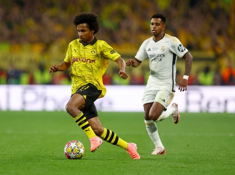 Top 10 cầu thủ chạy nhanh nhất Euro 2024, Mbappe không có tên- Ảnh 8. Karim Adeyemi (Đức) đạt tốc độ 36,65km/h. Anh sinh năm 2002, cao 1,80m và đang là tiền đạo trái tại Dortmund (Bundesliga, Đức) - Ảnh: REUTERS