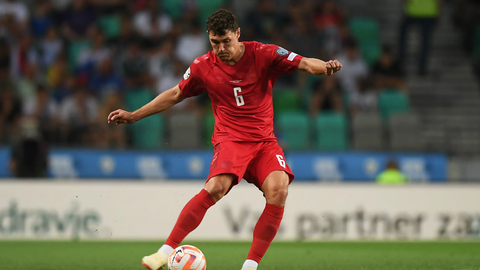 Christensen lập kỷ lục chuyền bóng chưa từng có tại Euro 2024- Ảnh 1. Trung vệ tuyển Đan Mạch Christensen chuyền bóng chính xác 100% ở trận ra quân tại Euro 2024