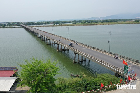 Lộ hình hài con tàu di sản đi từ Huế vào Quảng Nam- Ảnh 2. Tàu du lịch qua Quảng Nam sẽ đi qua trung tâm làng nghề xứ Quảng ở bên chân cầu Câu Lâu - Ảnh: B.D.
